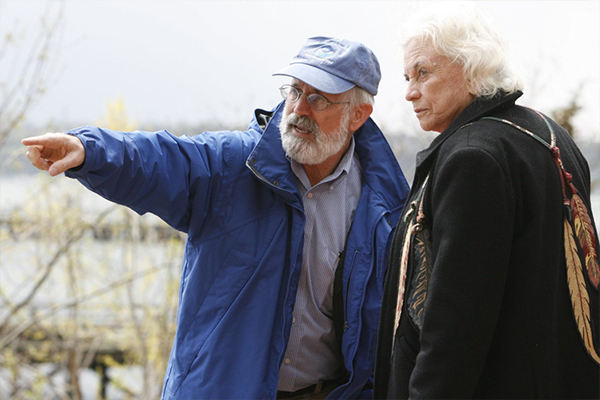 Emeritus Dean &amp; Director John T. Wells talks with Justice Sandra Day O'Connor on the VIMS campus.