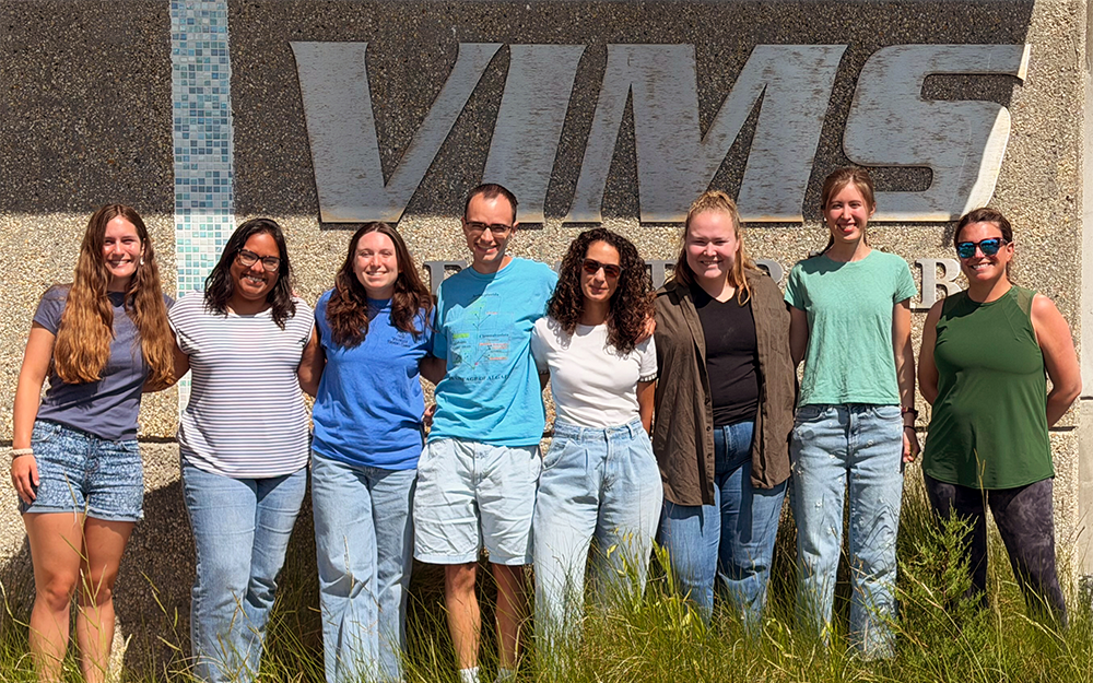 The AlgEE Lab group. From left to right: Éowyn Worst, Dr. Danielle Hatt, Sarah Allen, Xander Geragotelis, Dr. Ana Tavares, Sophia Tearman, Isabel Volden and Dr. Stacy Krueger-Hadfield.